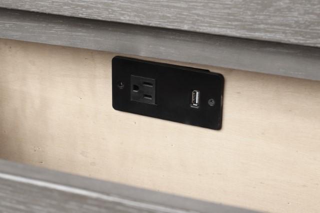 Crowthorne Nightstand - Big's Furniture (NV) - Multi Location